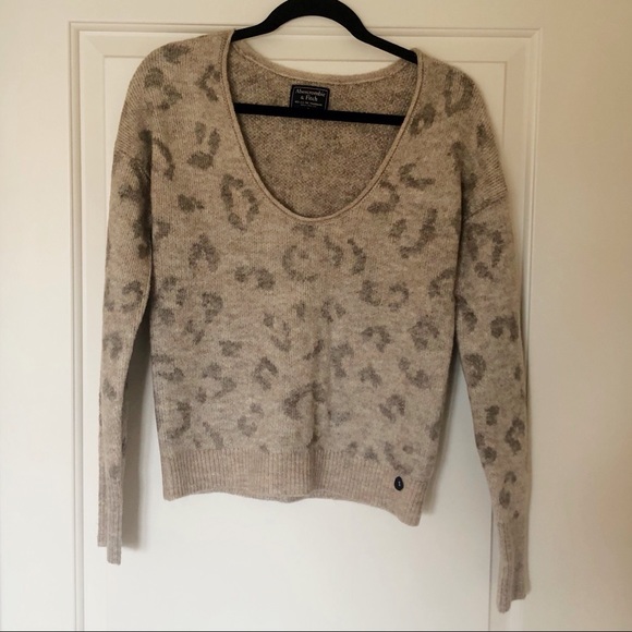 NWT Abercrombie and Fitch Cheetah Print Sweater - Picture 2 of 5
